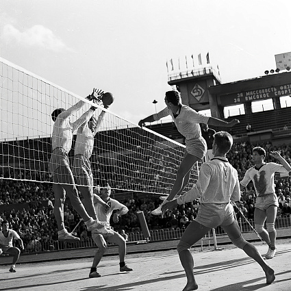 Второй чемпионат мира по волейболу среди мужчин и первый чемпионат мира среди женщин в СССР 